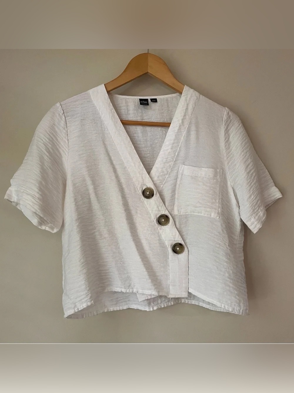 ICÔNE by SIMONS Asymmetrical Button Cropped Short Sleeve Blouse Women’s Small